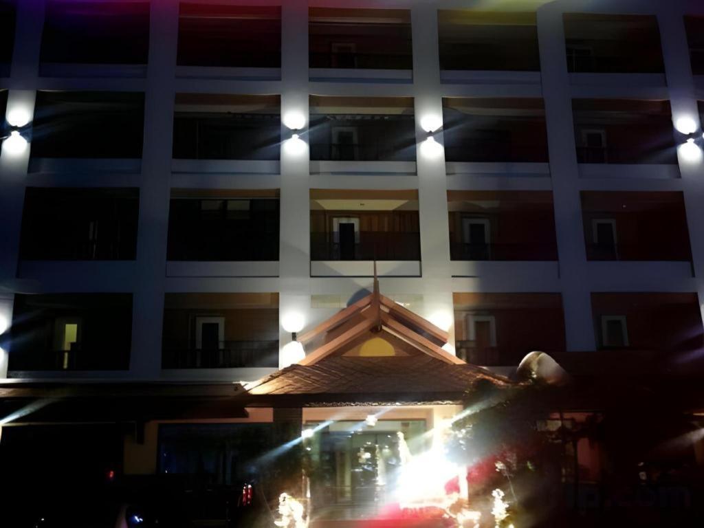 Rayong Lanna Hotel Kültér fotó