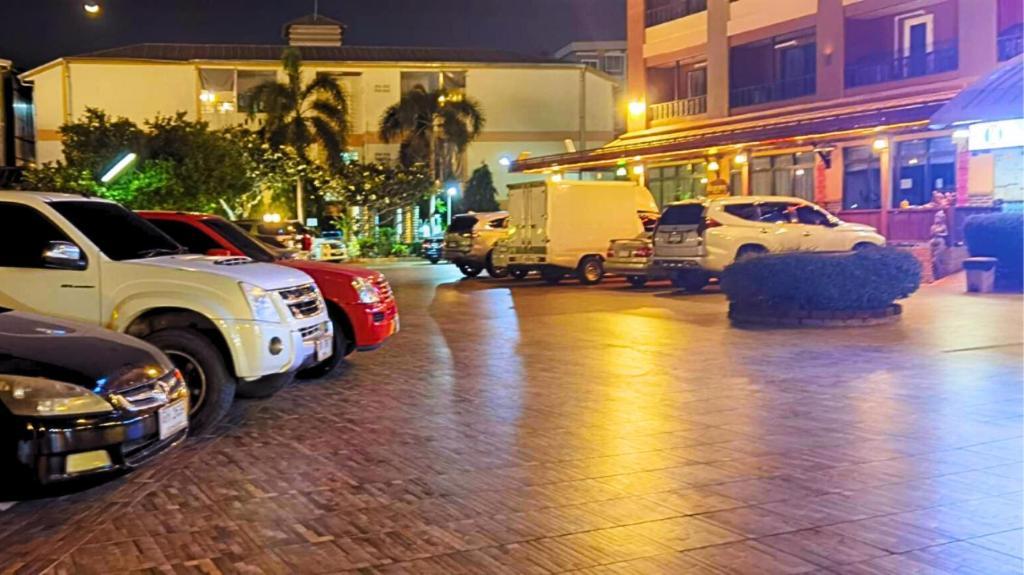 Rayong Lanna Hotel Kültér fotó