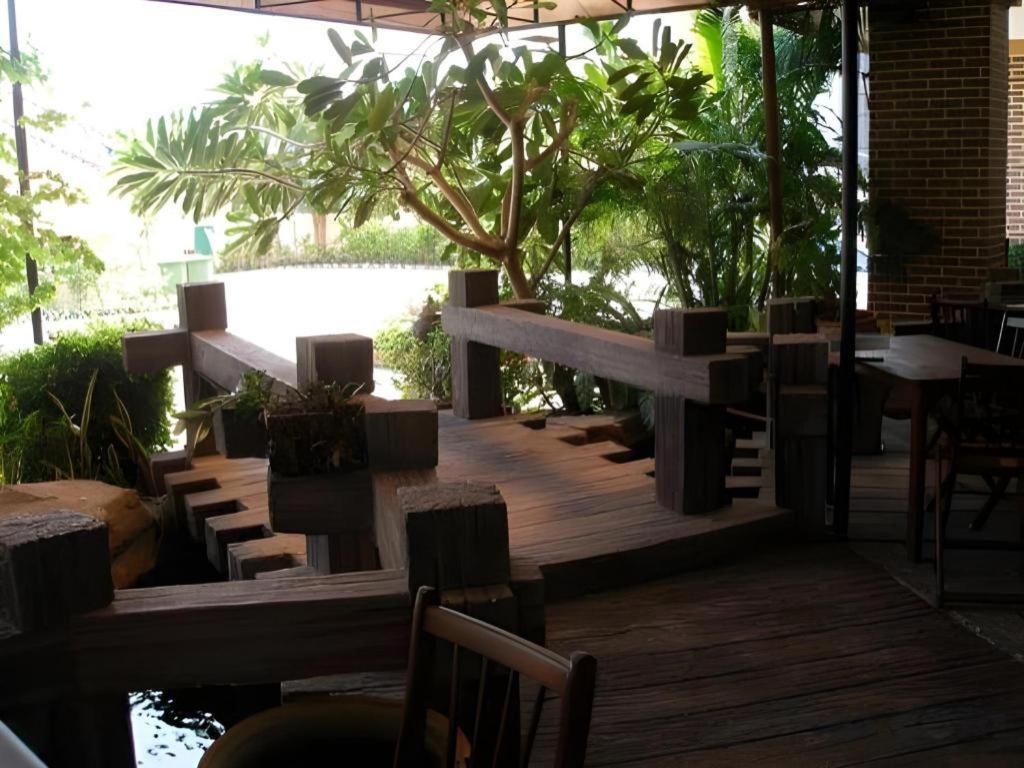 Rayong Lanna Hotel Kültér fotó