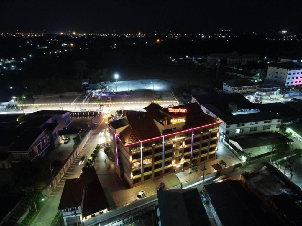 Rayong Lanna Hotel Kültér fotó