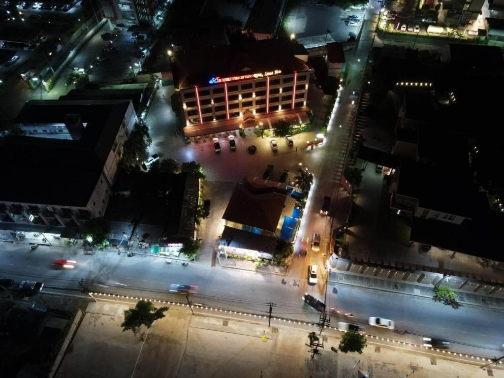 Rayong Lanna Hotel Kültér fotó