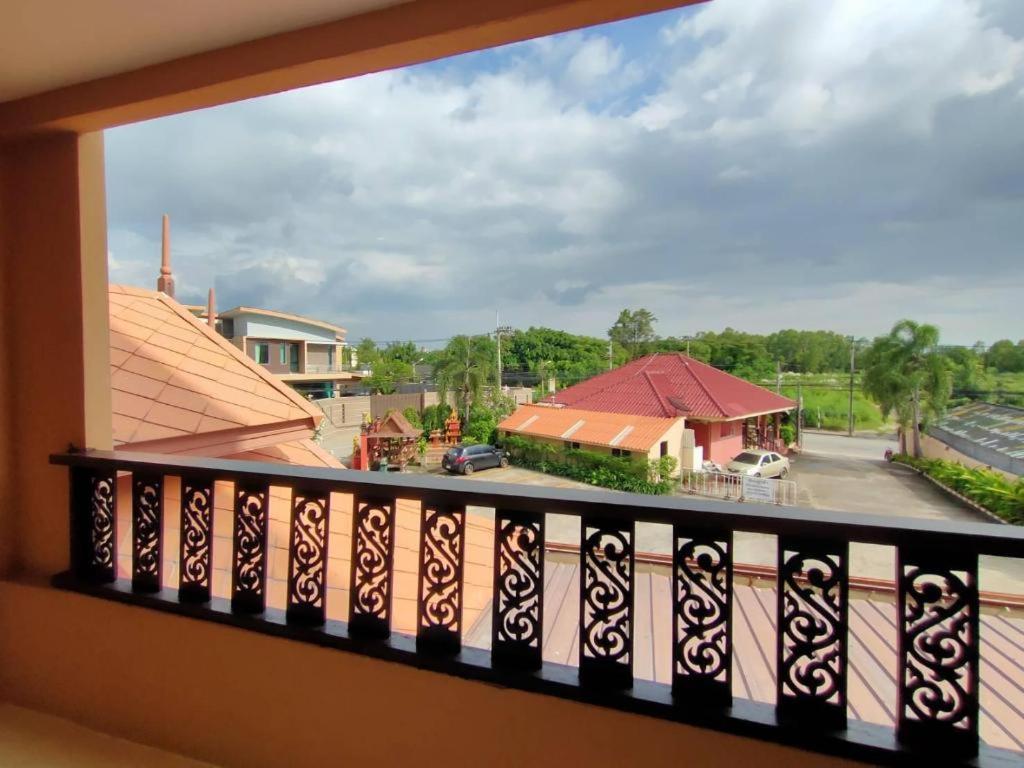 Rayong Lanna Hotel Kültér fotó